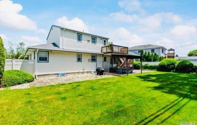 12 Lenore Avenue, Hicksville, NY 11801