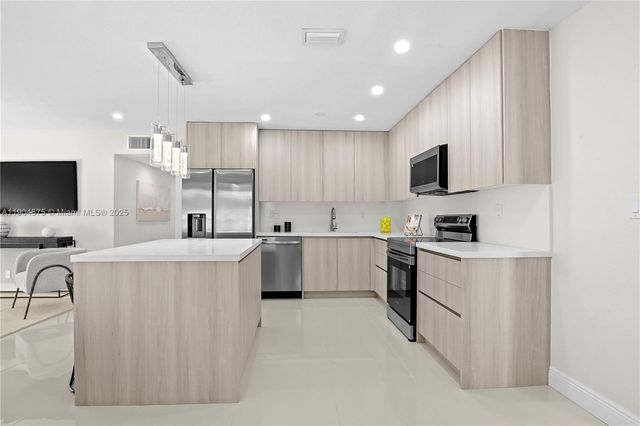 1430 N 65th Ave, Hollywood, FL 33024