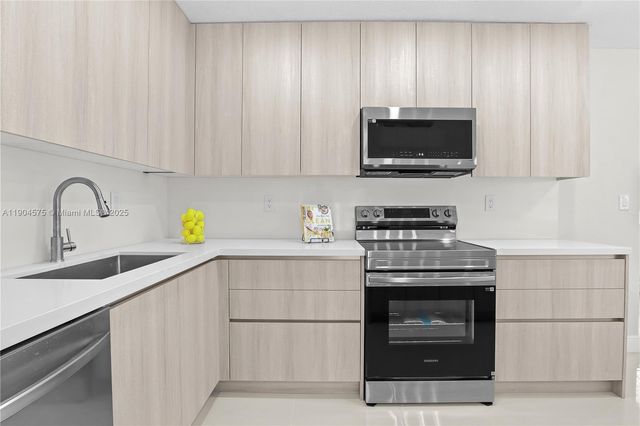 1430 N 65th Ave, Hollywood, FL 33024