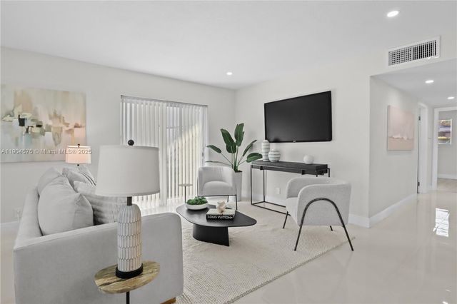 1430 N 65th Ave, Hollywood, FL 33024