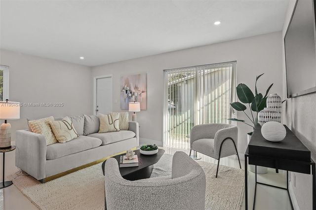 1430 N 65th Ave, Hollywood, FL 33024