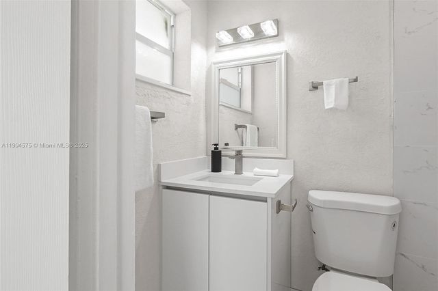 1430 N 65th Ave, Hollywood, FL 33024