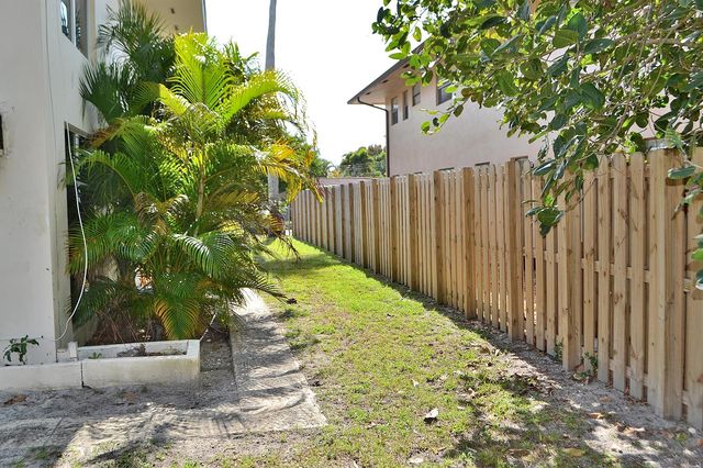 2633 Middle River Drive 1-6, Fort Lauderdale, FL 33306
