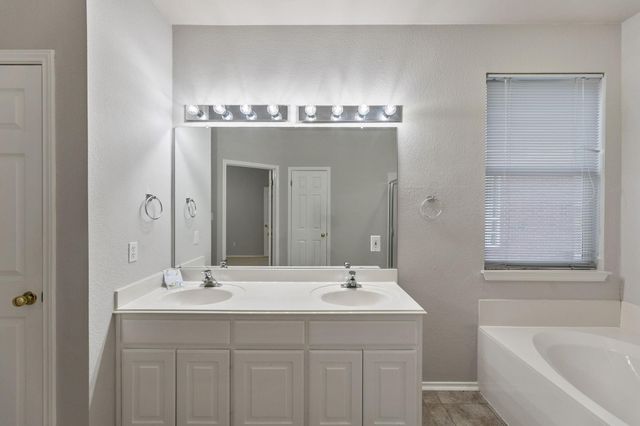 30004 Oakland Hills DR, Georgetown, TX 78628