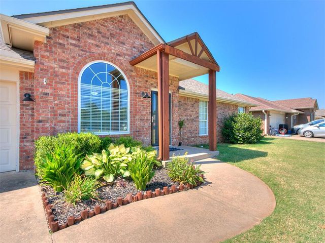 121 Meadows Lane, Shawnee, OK 74804