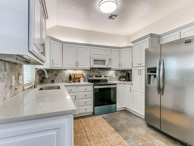 121 Meadows Lane, Shawnee, OK 74804