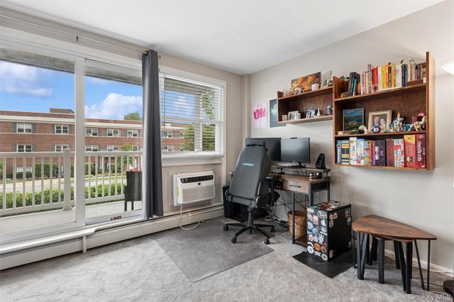 61 Maine Avenue D12, Rockville Centre, NY 11570