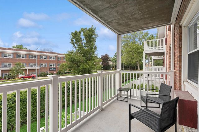 61 Maine Avenue D12, Rockville Centre, NY 11570