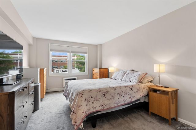 61 Maine Avenue D12, Rockville Centre, NY 11570