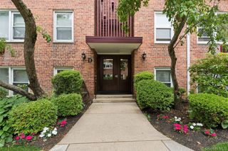 61 Maine Avenue D12, Rockville Centre, NY 11570