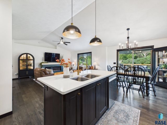 1801 S Firefly Dr Drive, Sioux Falls, SD 57110