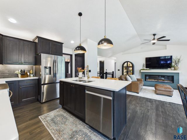 1801 S Firefly Dr Drive, Sioux Falls, SD 57110