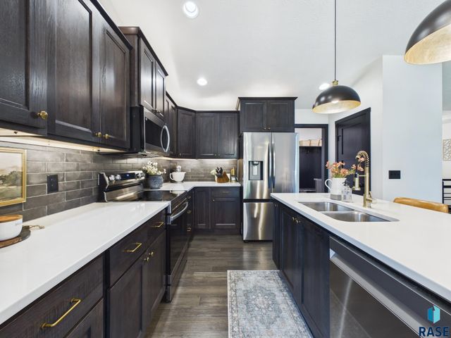 1801 S Firefly Dr Drive, Sioux Falls, SD 57110