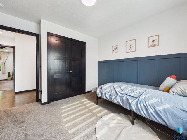 1801 S Firefly Dr Drive, Sioux Falls, SD 57110