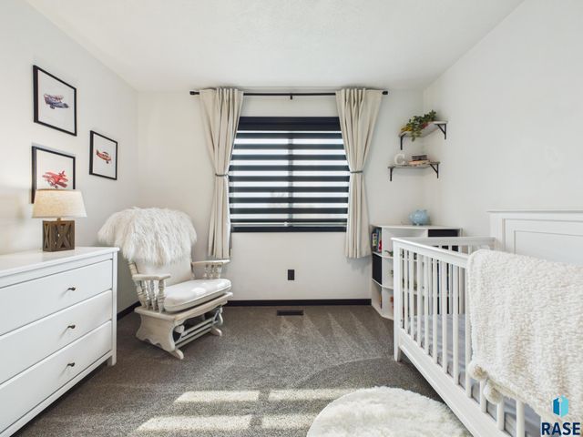 1801 S Firefly Dr Drive, Sioux Falls, SD 57110