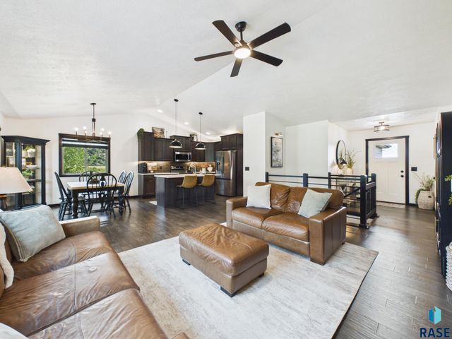 1801 S Firefly Dr Drive, Sioux Falls, SD 57110