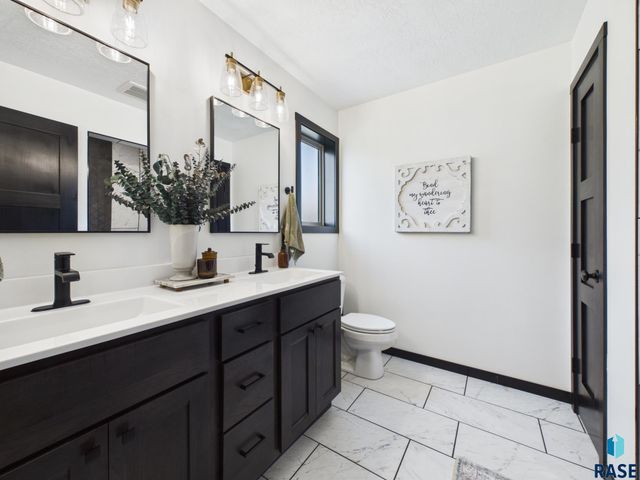 1801 S Firefly Dr Drive, Sioux Falls, SD 57110