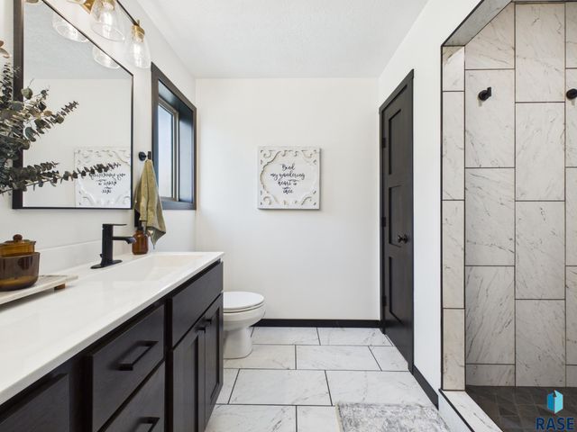 1801 S Firefly Dr Drive, Sioux Falls, SD 57110