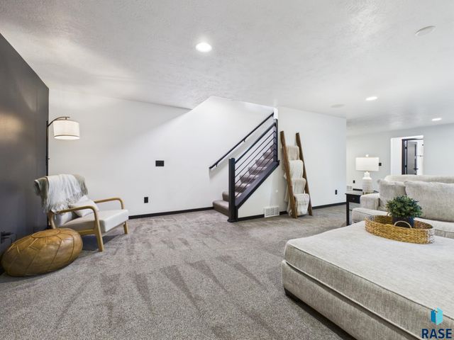1801 S Firefly Dr Drive, Sioux Falls, SD 57110