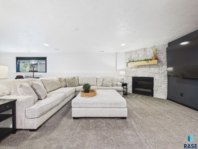 1801 S Firefly Dr Drive, Sioux Falls, SD 57110