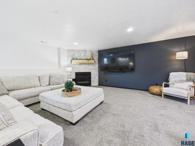 1801 S Firefly Dr Drive, Sioux Falls, SD 57110