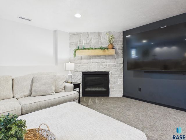1801 S Firefly Dr Drive, Sioux Falls, SD 57110