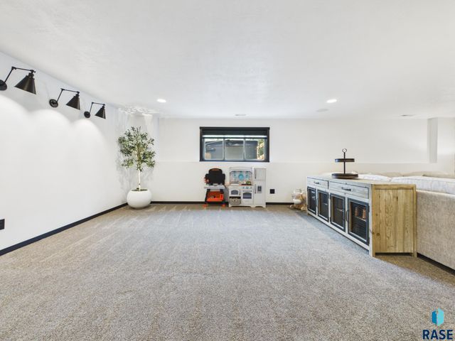 1801 S Firefly Dr Drive, Sioux Falls, SD 57110
