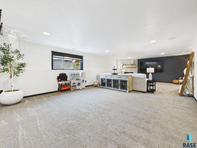 1801 S Firefly Dr Drive, Sioux Falls, SD 57110