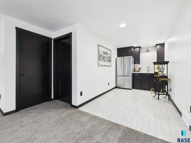 1801 S Firefly Dr Drive, Sioux Falls, SD 57110