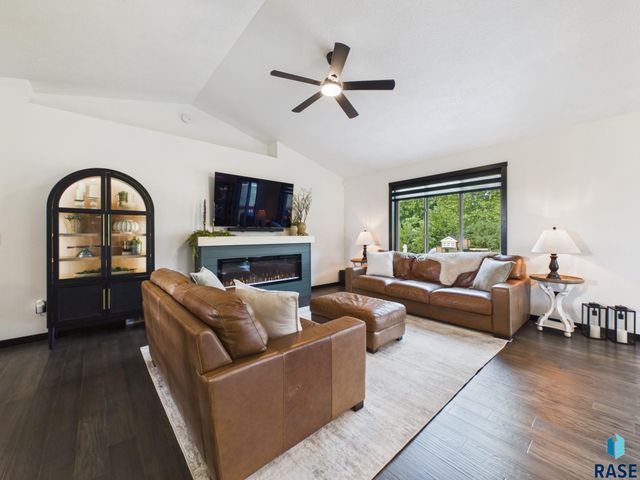 1801 S Firefly Dr Drive, Sioux Falls, SD 57110