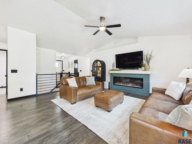 1801 S Firefly Dr Drive, Sioux Falls, SD 57110