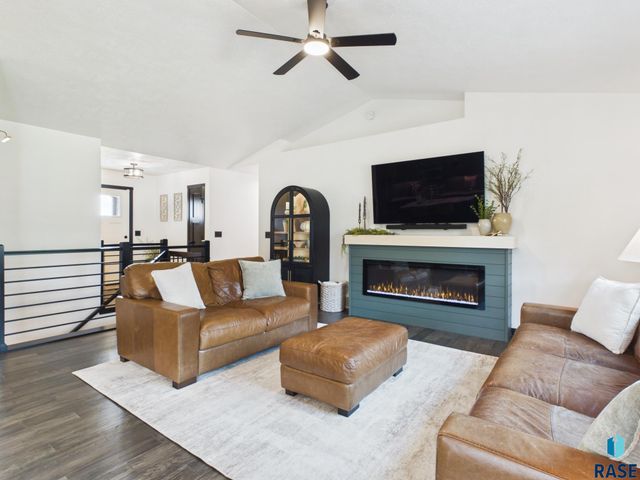 1801 S Firefly Dr Drive, Sioux Falls, SD 57110