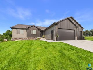 1801 S Firefly Dr Drive, Sioux Falls, SD 57110