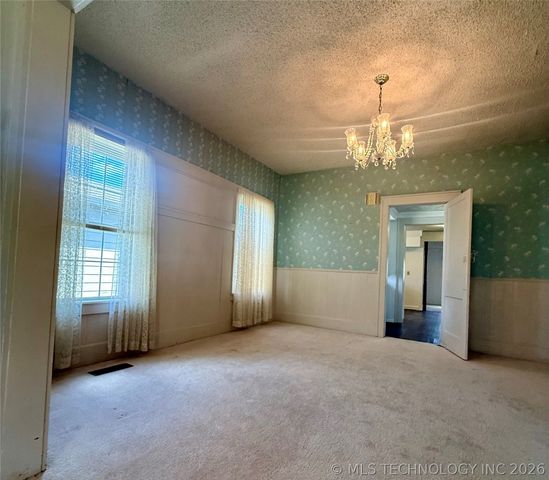 803 W Moore Street, Henryetta, OK 74437