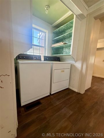 803 W Moore Street, Henryetta, OK 74437