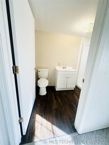 803 W Moore Street, Henryetta, OK 74437