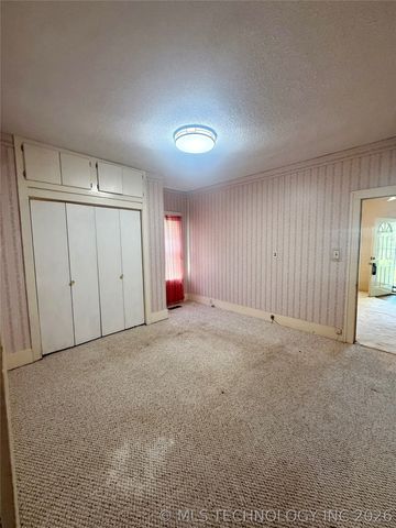 803 W Moore Street, Henryetta, OK 74437