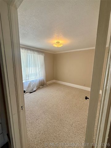 803 W Moore Street, Henryetta, OK 74437
