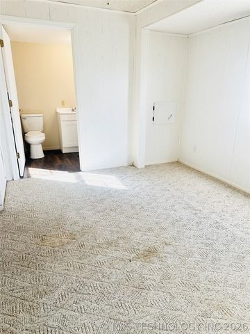 803 W Moore Street, Henryetta, OK 74437