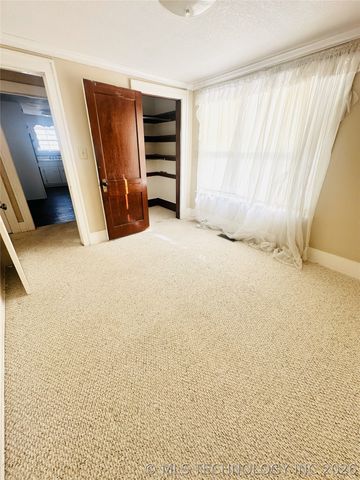 803 W Moore Street, Henryetta, OK 74437
