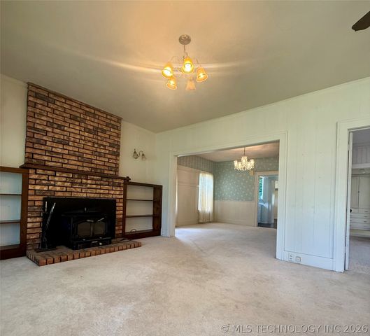 803 W Moore Street, Henryetta, OK 74437