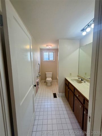 803 W Moore Street, Henryetta, OK 74437