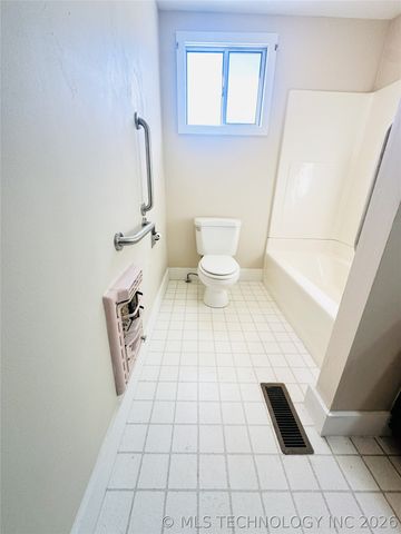 803 W Moore Street, Henryetta, OK 74437