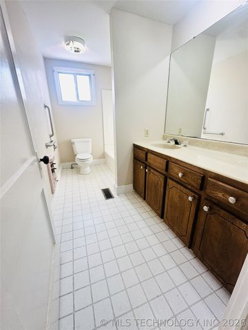 803 W Moore Street, Henryetta, OK 74437