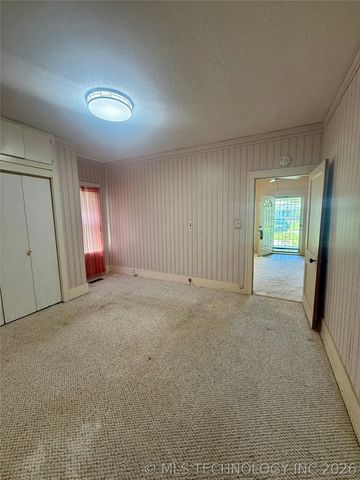 803 W Moore Street, Henryetta, OK 74437