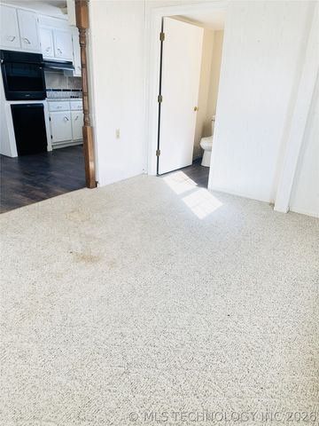 803 W Moore Street, Henryetta, OK 74437
