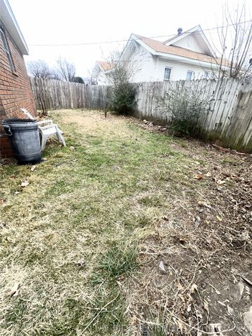803 W Moore Street, Henryetta, OK 74437