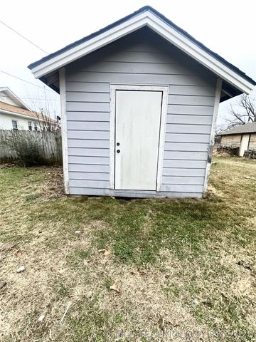 803 W Moore Street, Henryetta, OK 74437