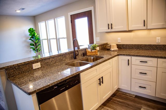 000 Kenny Street, Ava, MO 65608