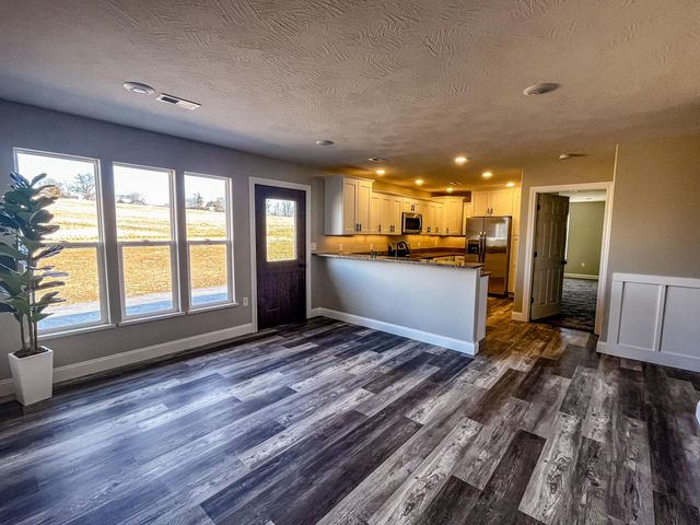 000 Kenny Street, Ava, MO 65608